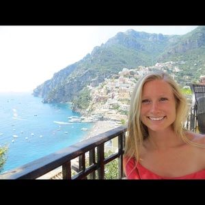 Meet your Posher, Caroline